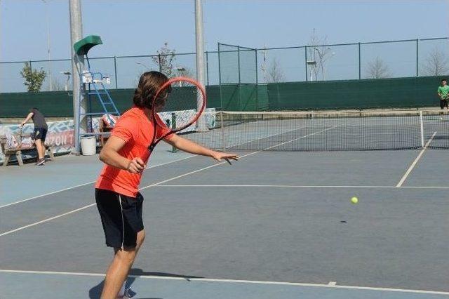 Tenis Grup Müsabakaları Başladı