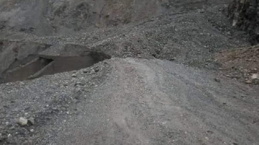 Batman&rsquo;da Heyelan 4 K&ouml;y Yolunu Ulaşıma Kapattı