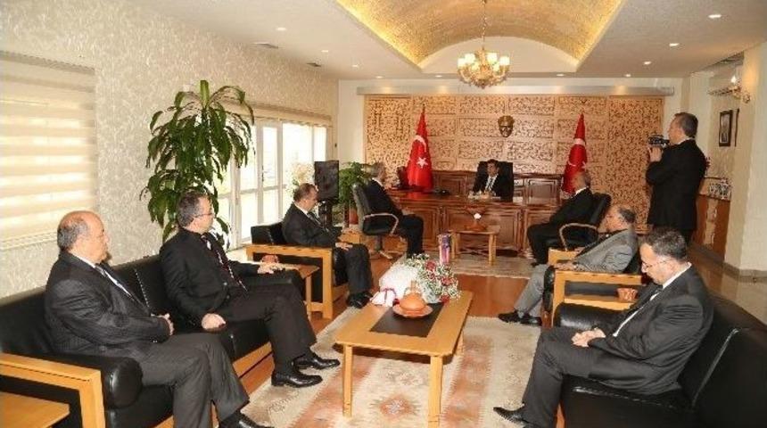 Vali D&uuml;zg&uuml;n: &ldquo;dini Doğru Anlamalıyız&rdquo;