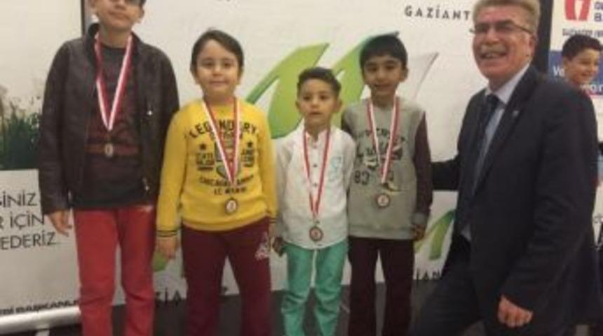 Gkv&rsquo;li Satrancılar &Ouml;d&uuml;le Doymuyor