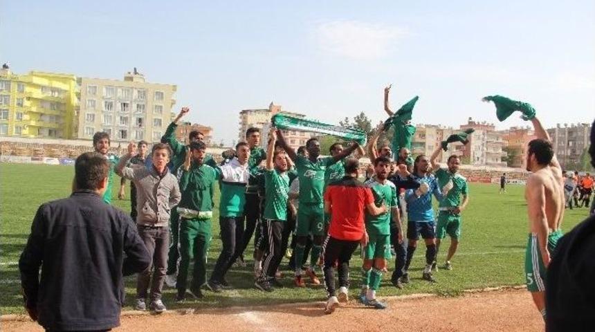 Erhan Ko&ccedil;&rsquo;un &Ccedil;alıştırdığı 12 Bing&ouml;lspor Şampiyon Oldu