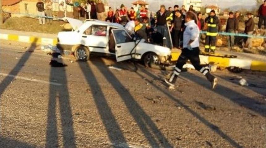 Antalya&rsquo;da Trafik Kazası: 2 &Ouml;l&uuml;, 5 Yaralı