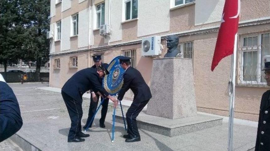 Gediz&rsquo;de Şehit Polisler Mezarları Başında Anıldı