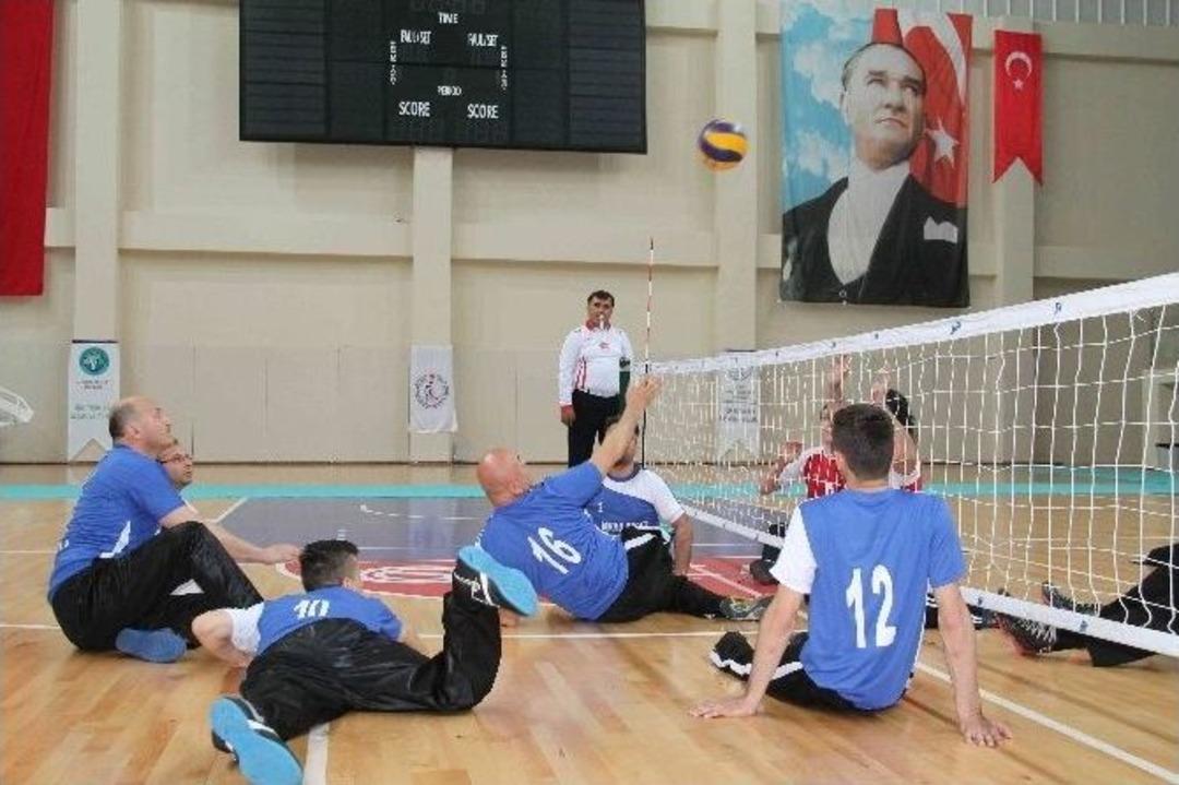 Oturarak Voleybol Ligi M&uuml;sabakaları Başladı