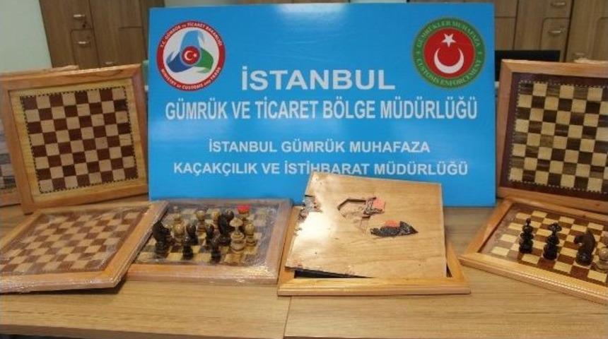 Satranç Tahtası İçinde 14 Kg Uyuşturucu Ele Geçirildi