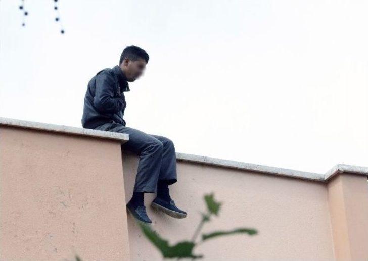 Antalya’da 5 Katlı Binanın Çatısında İntihar Teşebbüsü G1