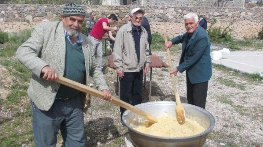 126 Yıldır S&uuml;ren Helva Karıyorlar