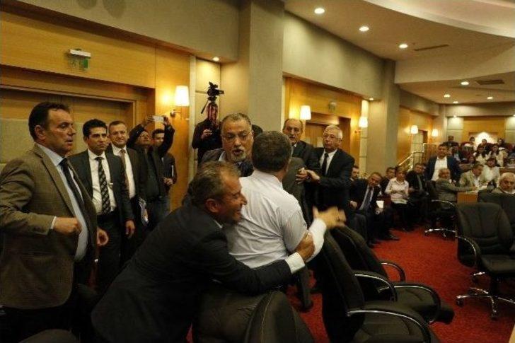 Büyükşehir Meclisi’nde Ortalık Karıştı, Hakaretler Havada Uçuştu G1