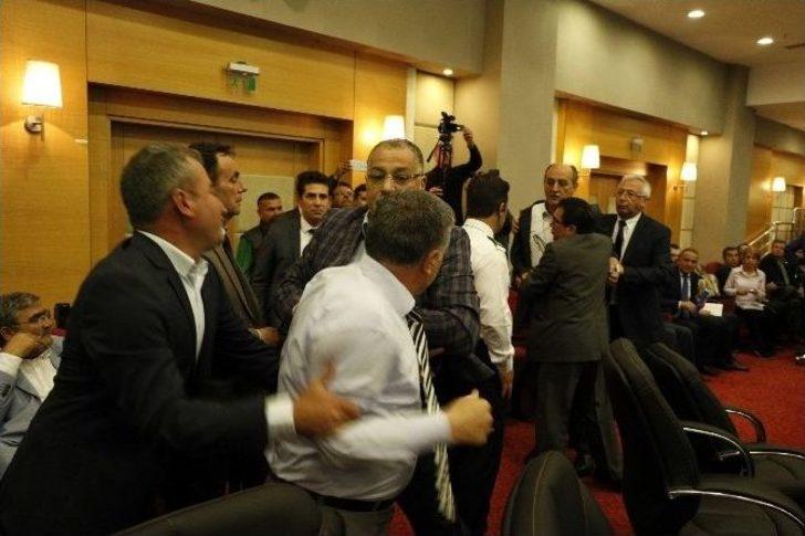 Büyükşehir Meclisi’nde Ortalık Karıştı, Hakaretler Havada Uçuştu G2