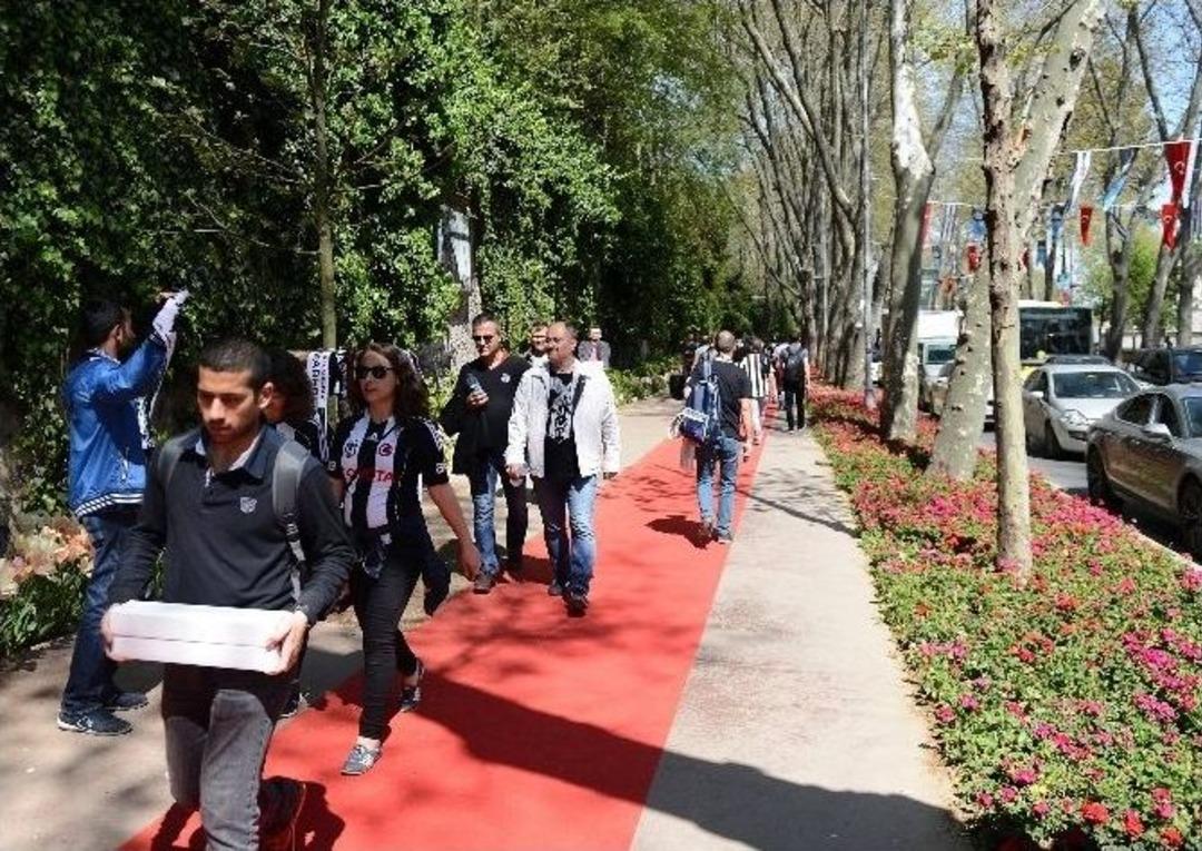 Vodafone Arena&rsquo;nın Yolu Kırmızı Halıdan Ge&ccedil;iyor