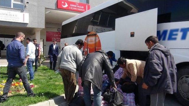 Yunanistan’daki Göçmenlerin Türkiye’ye İadesi Sürüyor