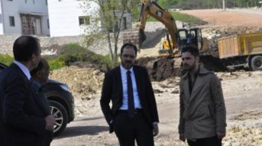 Başkan Ayaz Sahada &Ccedil;alışmaları İnceliyor