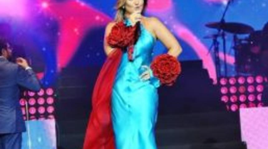 Sibel Can İzmir&rsquo;de Konser Verecek