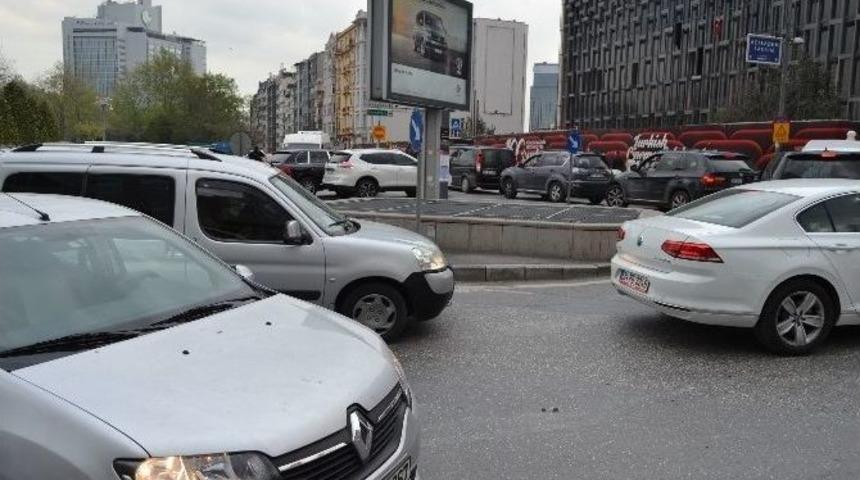 Taksim&rsquo;deki Ma&ccedil; Trafiği Taraftarlara Zor Anlar Yaşattı