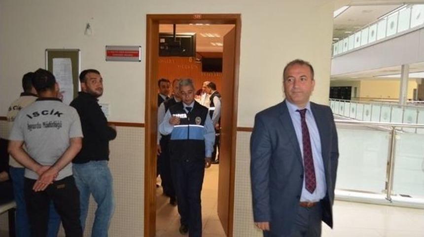 Zabıta Memurunun Tatlı Yerken Fotoğrafını &Ccedil;eken Sanığa Hapis Cezası