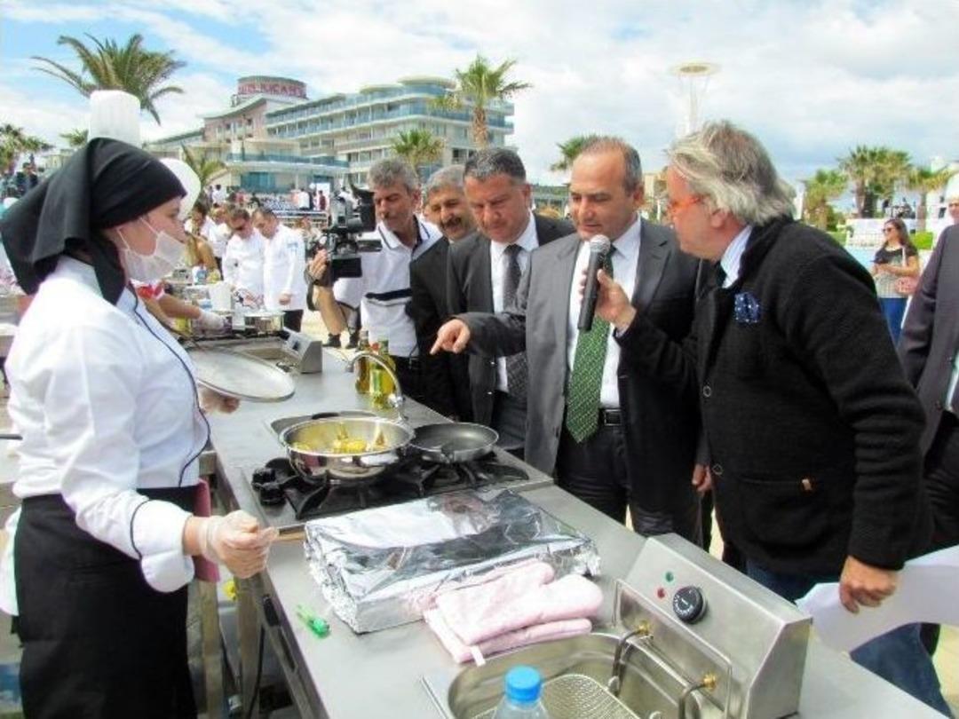 &Ccedil;eşme&rsquo;de Gen&ccedil; Şefler Yarıştı