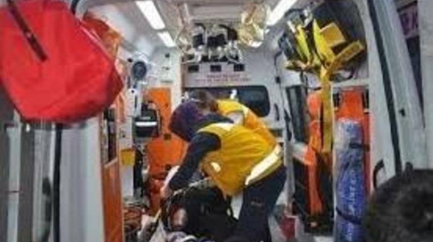 G&ouml;lpazarı&rsquo;nda Yıldırım D&uuml;şmesi, 2 Yaralı