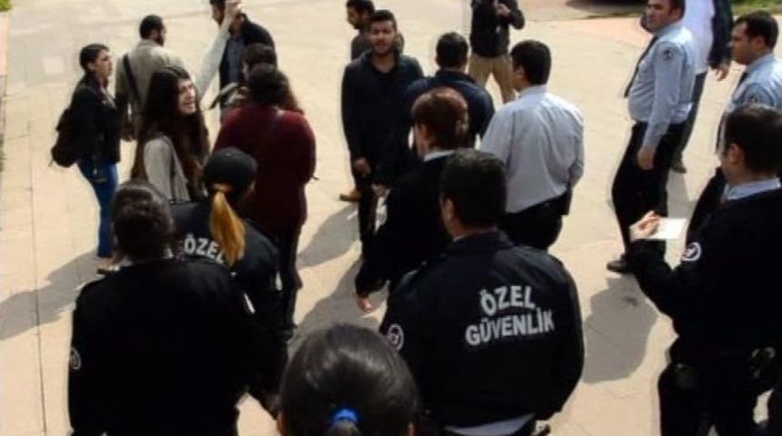 Konferansı Protesto Etmek İsteyen &Ouml;ğrencilere &Ouml;zel G&uuml;venlik M&uuml;dahale Etti