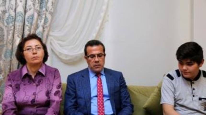 &Ouml;zgecan&rsquo;ın Babası: "ne Sevinebildim, Ne &Uuml;z&uuml;lebildim"