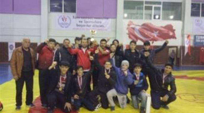 Erzincanlı G&uuml;reş&ccedil;iler Derece İle D&ouml;nd&uuml;