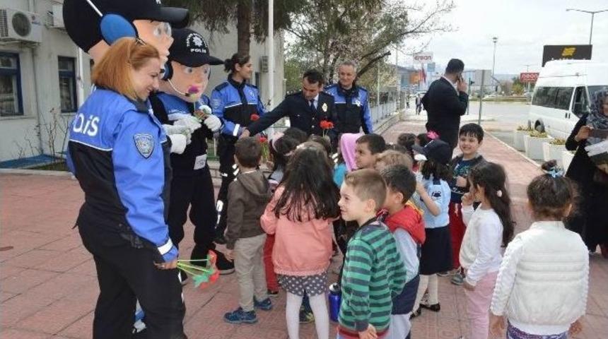 Minik &Ouml;ğrencilerden Emniyete Ziyaret