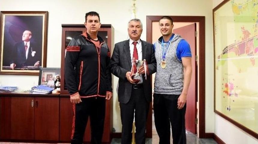 Seyhan Belediyespor, Kickboksta T&uuml;rkiye Şampiyonu Oldu