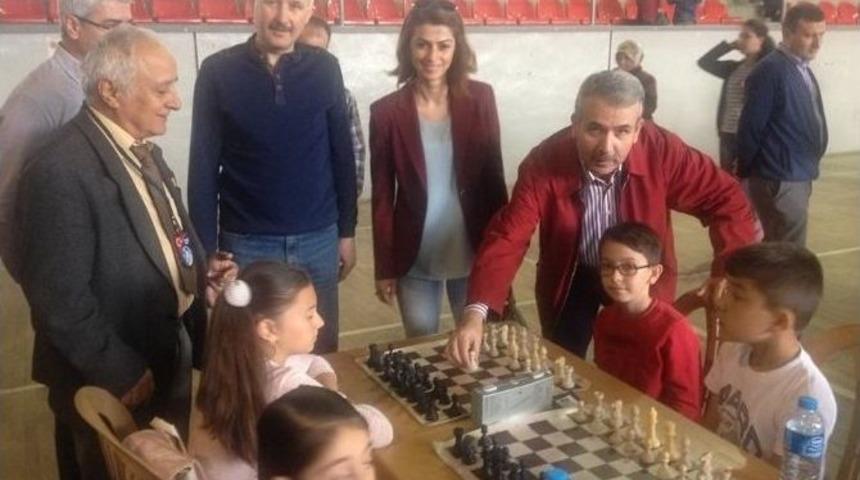 Satran&ccedil; Turnuvası Nefesleri Kesti