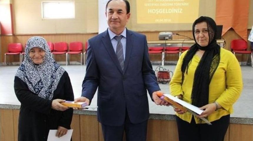 Zeytinci Hanımlar Belgelerini Aldı