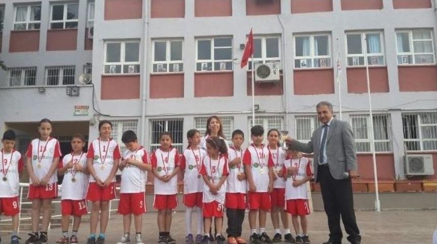 &Ouml;nce Mendili, Sonra Kupa Ve Madalyaları Kaptılar