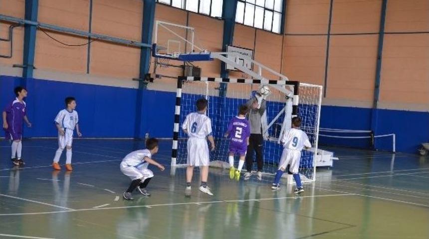 Boz&uuml;y&uuml;k Belediyesi Minikler Futsal Şenliği Devam Ediyor