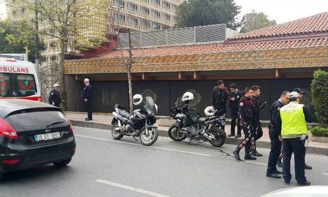 Yunus Polisleri Ticari Taksinin Kapısına Çarptı: 2 Yaralı