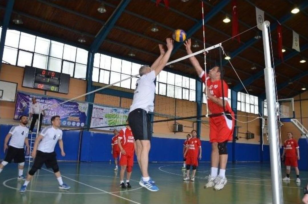 Boz&uuml;y&uuml;k Belediyesi Kurumlar Arası Voleybol Turnuvasında Yarı Finaller Başladı