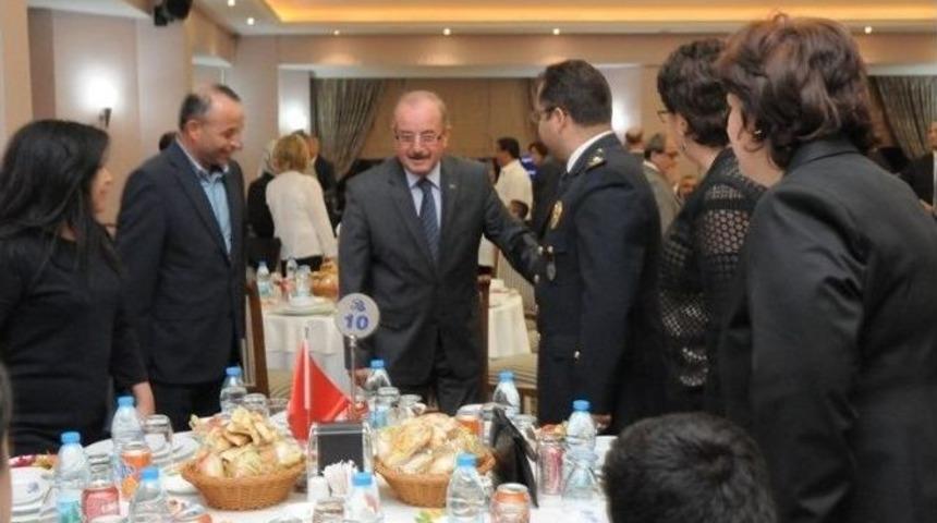 Denizli&rsquo;de Şehit Ve Gazi Aileleri Onuruna Yemek