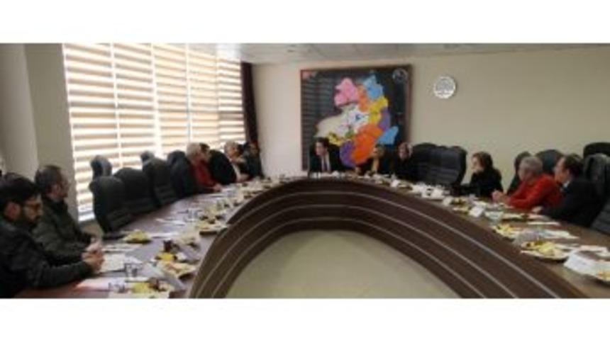 M&uuml;d&uuml;r Yanmaz Eczacılarla Bir Araya Geldi