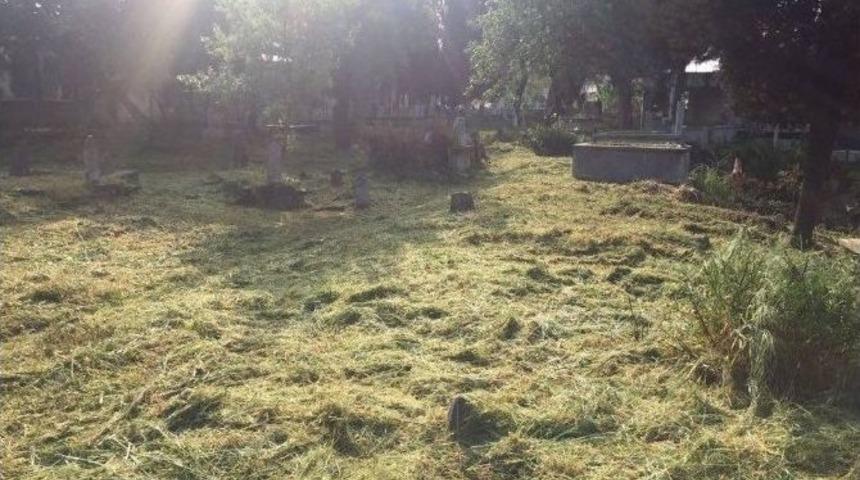 K&ouml;şk Belediyesi Mezarlık Temizlik Ve Bakım &Ccedil;alışmalarınadevam Ediyor