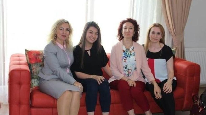 O Kahramanların Evlerini Ziyaret Ettiler