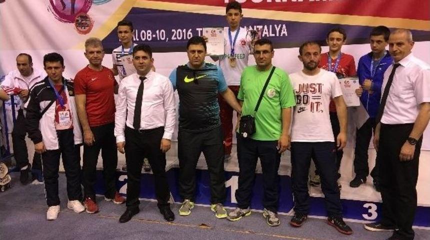 Meramlı Kick Boks&ccedil;ulardan 4 Altın Madalya