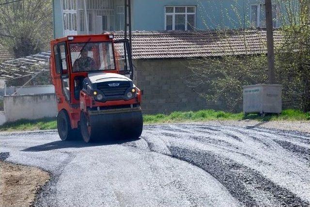 Dilek Mahallesi’nin Yolları Yapılıyor