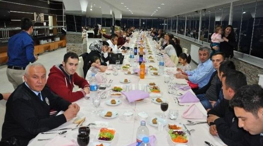 &Ccedil;aybaşı Kaymakamı&rsquo;ndan Polis Ve Aileleri Onuruna Yemek