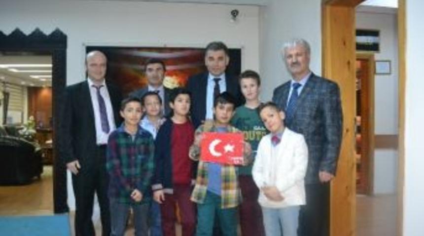 &Ccedil;ocuk Evi&rsquo;nde Kalan &Ccedil;ocuklar Polis Yeleği Giydi