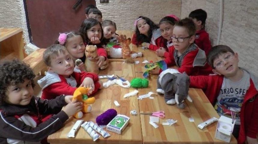 (&ouml;zel Haber) Anaokulu &Ouml;ğrencileri Hayvan Fig&uuml;rl&uuml; Pel&uuml;ş Oyuncakları Tedavi Etti