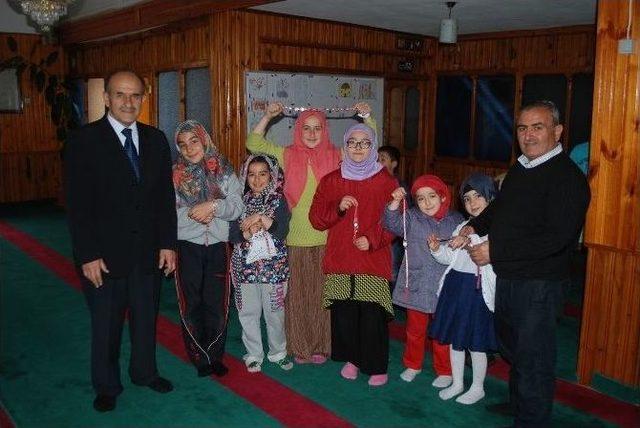 Çocuklara Cami Sevgisini Aşılayan İmam