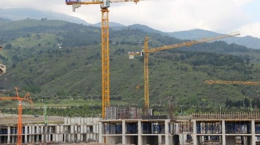 Şehir Hastanesi Hızla Y&uuml;kseliyor