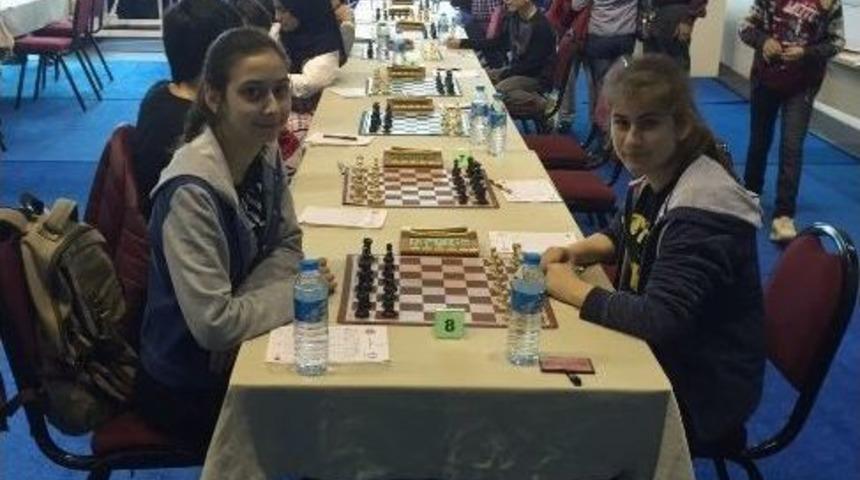 Satran&ccedil;ta D&uuml;zcespor R&uuml;zgarı