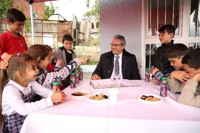 Karşıyaka Sokaklarında Seyyar Makam Odası Dönemi