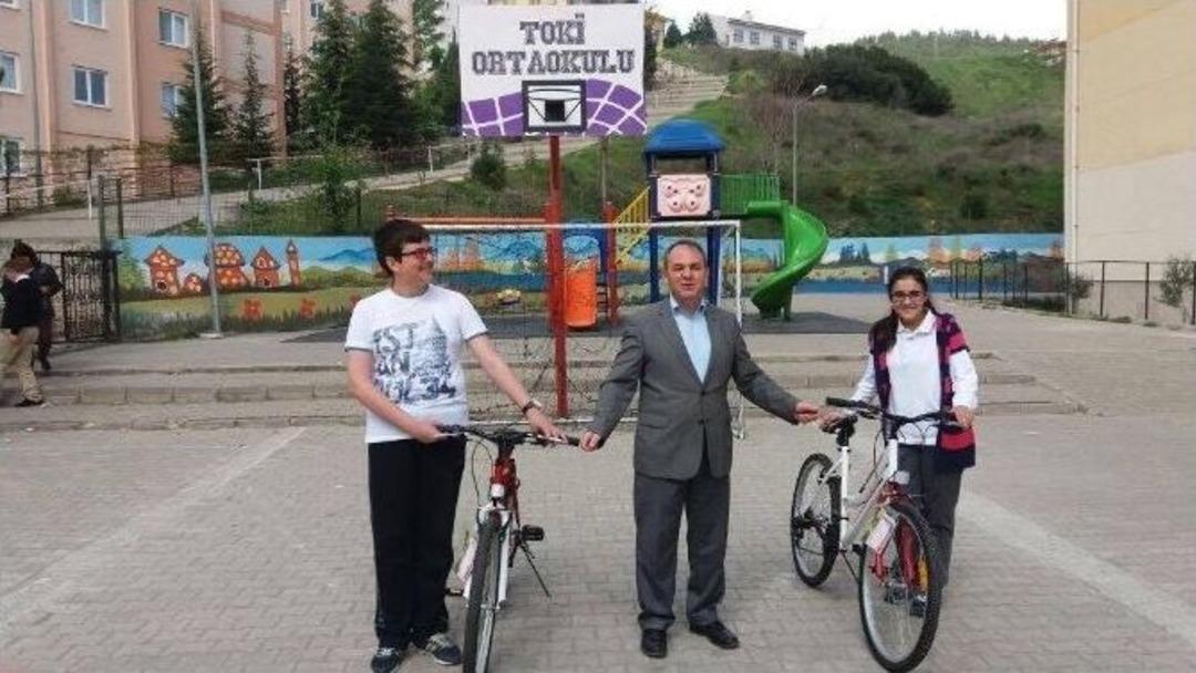 Polis Bayramında S&ouml;z Verdi, &Ouml;ğrenciler Bisikletlerine Kavuştu