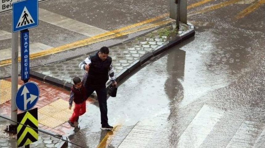 Gaziantep&rsquo;te Sevindiren Yağmur