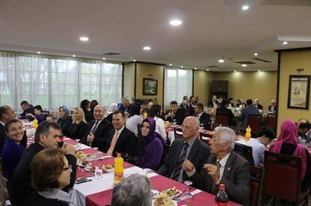 Vali Ali Fidan, Şehit Aileleri Ve Emekli Polislerle Yemek Yedi