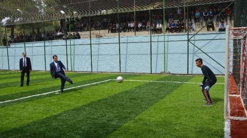 Niksar&rsquo;da Halı Saha A&ccedil;ılışı