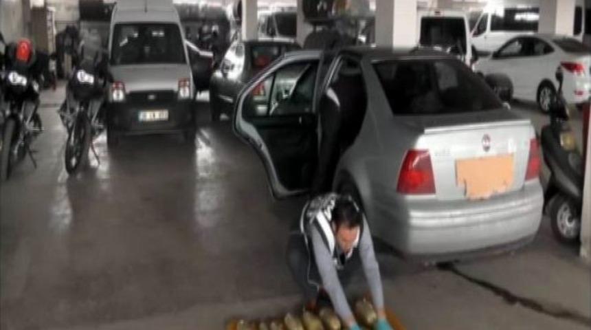 Otomobilin Yakıt Deposunda 12 Kilo Esrar Ele Ge&ccedil;irildi
